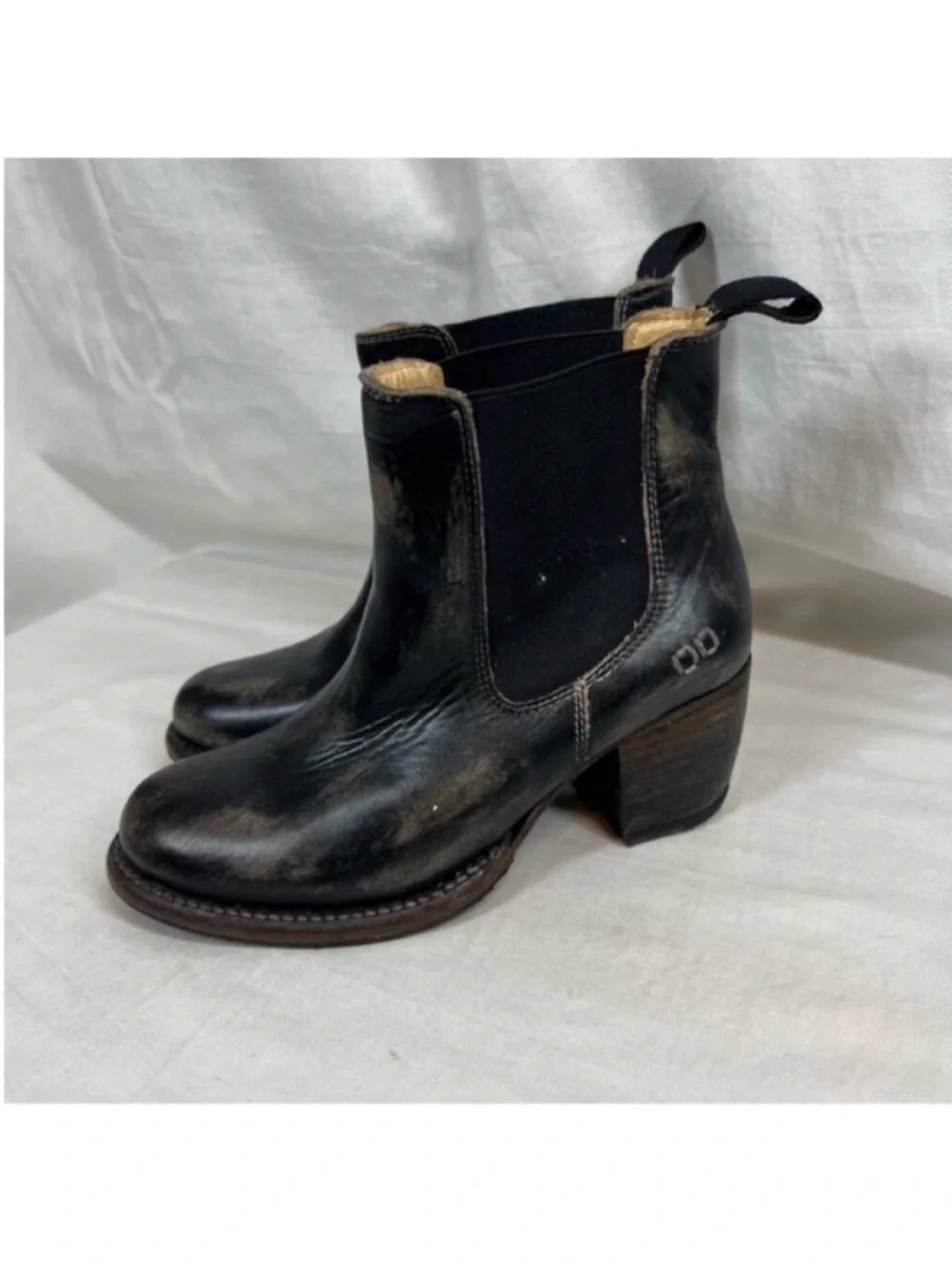 Bedstu leather heeled Chelsea booties rustic distress coastal cowgirl western